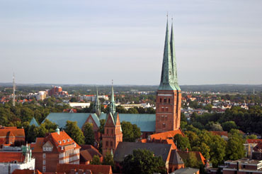 Der Lübecker Dom mit Umland