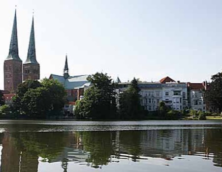 Lübecker Dom - Ansicht über den Mühlenteich